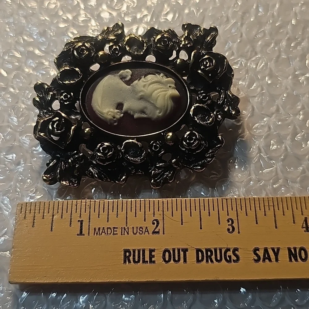 Cameo Belt Buckle NWOT